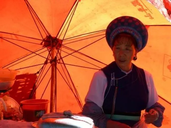 bai vrouw zuid chine kleurrijke volkeren reis 3