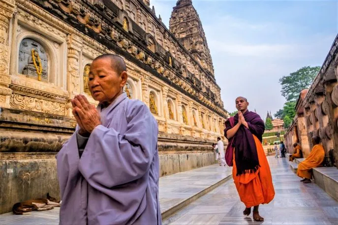 9 dimsum india voetsporen boeddha bodhgaya