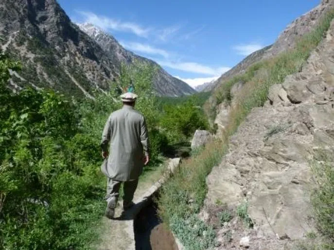 wandelen in bumburet kalasha pakistan