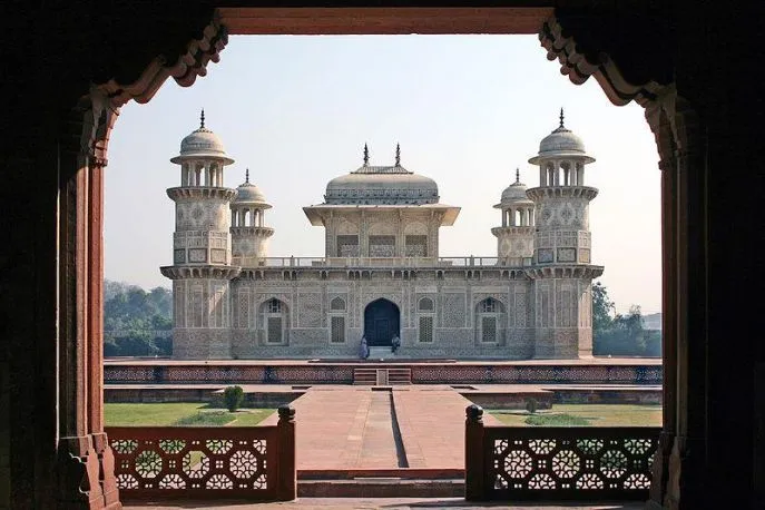 itmad ud daulah tomb