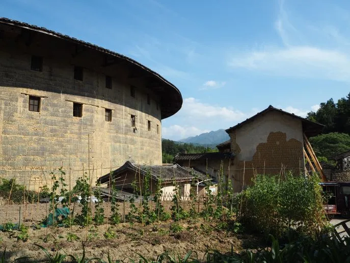 buitenaanzicht-yongding-Hakka-tulou-ronde-dorp-overnachting