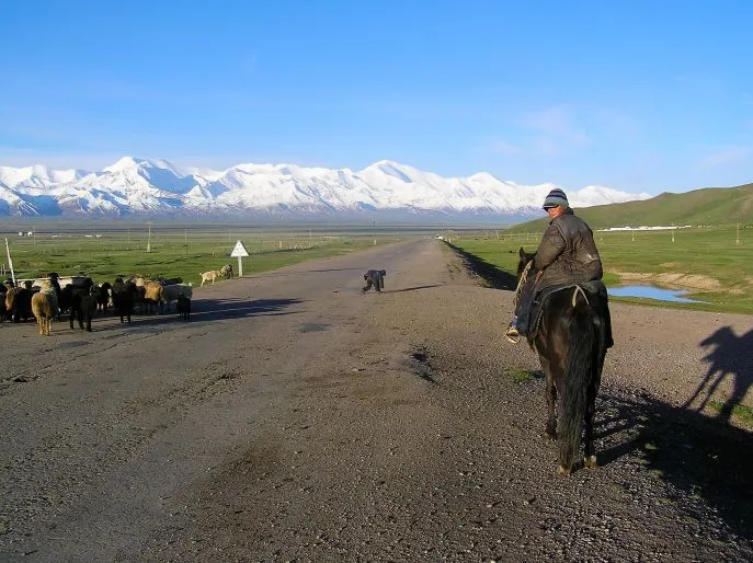 13 kirgizstan sary tash