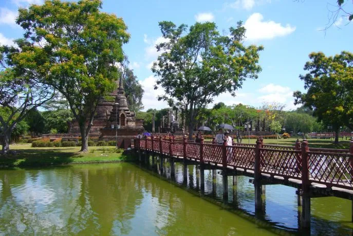 wat mahathat  historical park sukhothai 22 2