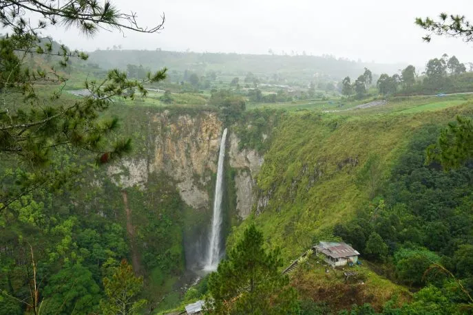 dimsum huwelijksreis naar sumatra en bali spisopiso waterval