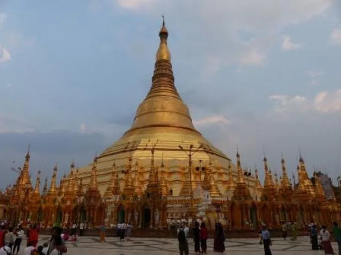 shwedagon myanmar dimsum reizen