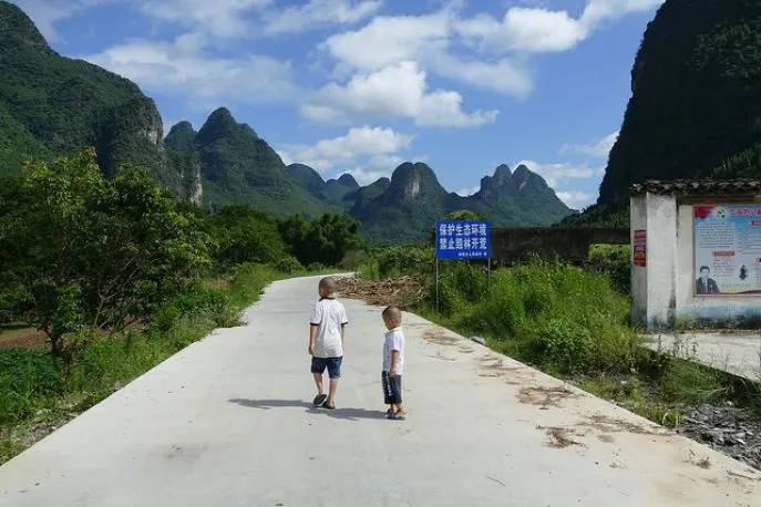 China langshi straatbeeld karstgebergte