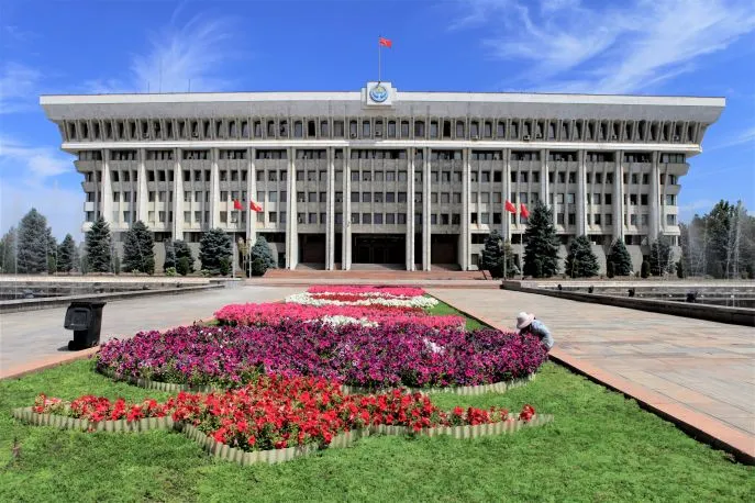 1 dimsum kirgizstan hoogtepunten white house
