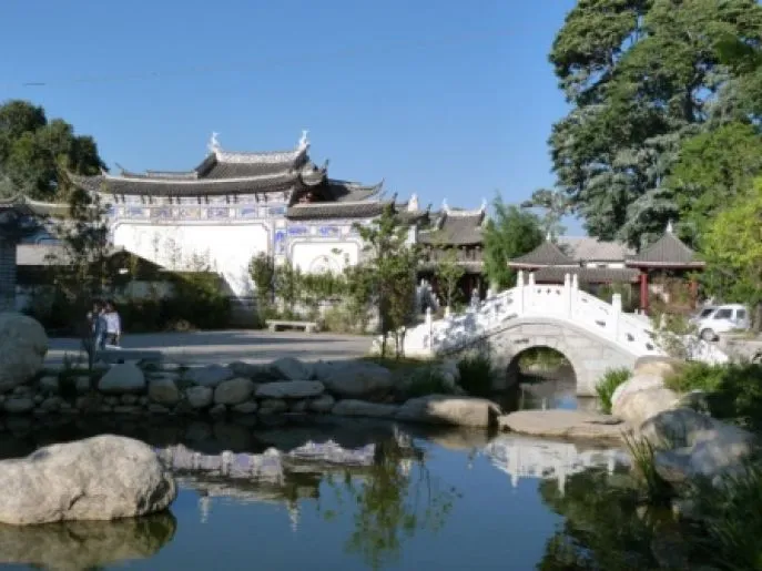 china yunnan luxe lodges reis lijiang centrum brug