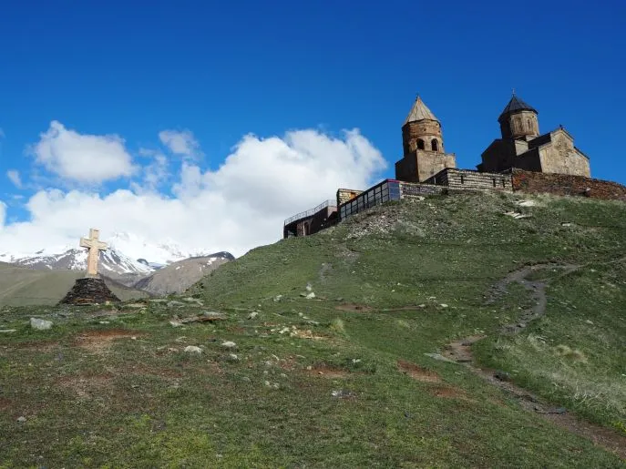 gergeti kerk kazbegi georgie 2