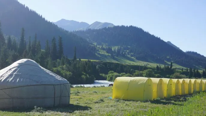 kirgizi tien shan gebergte karkara base camp dimsum reizen