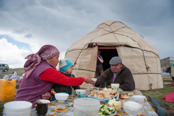 kirgizi issyk kul breakfast dimsum reizen