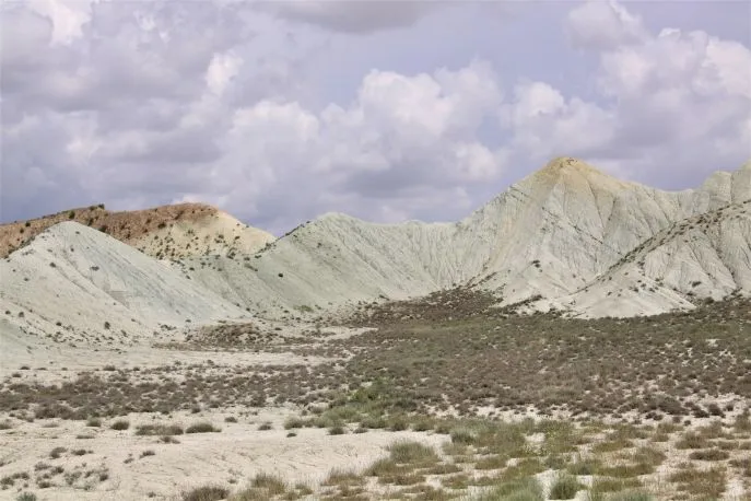 12 dimsum avontuurlijk turkmenistan karakala maanlandschap
