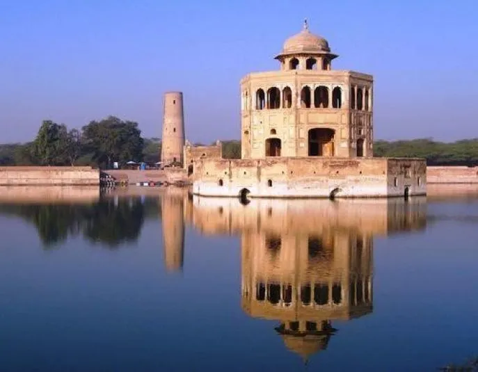 hiran minar pakistan