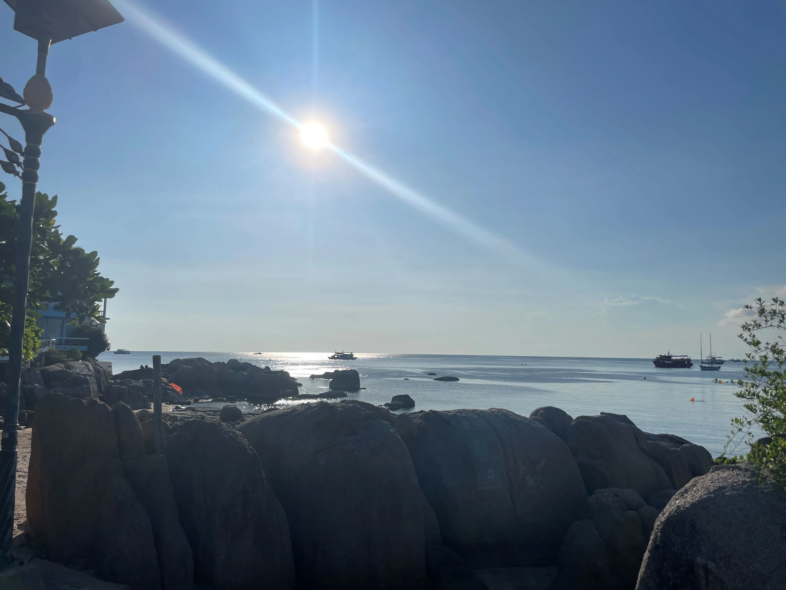 Strand-zon-uitzicht-andaman-zee-thailand