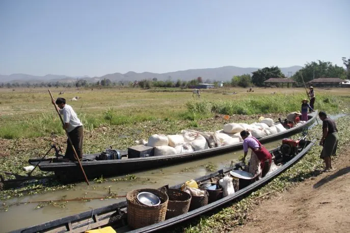 dimsum reizen myanmar inle meer roterende markt 1
