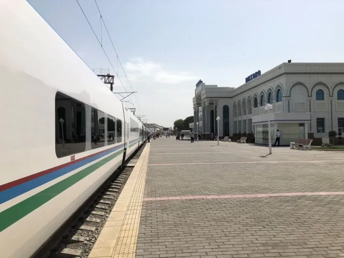 treinstation buchara dimsum reizen