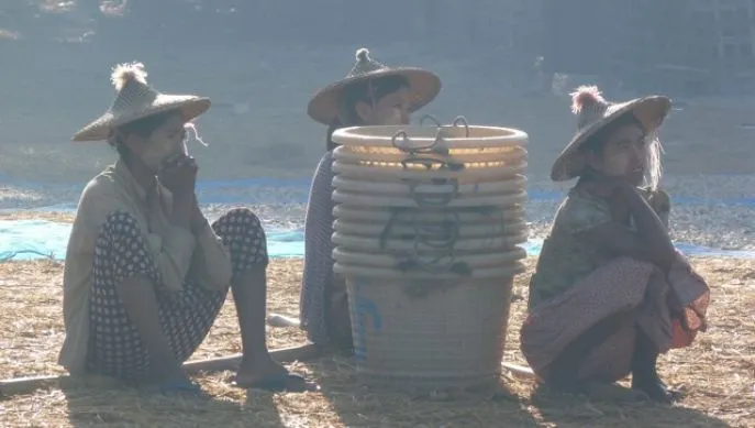 myanmar ngapali vissersvrouwen