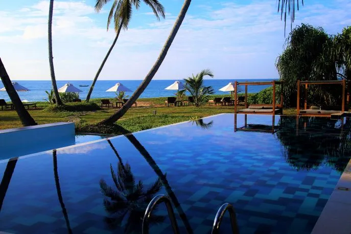 mooi zwembad bij hotel sri lanka 8