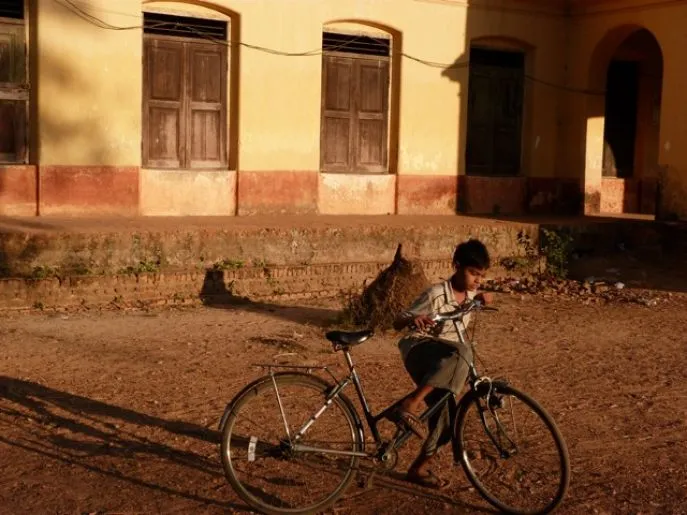 myanmar moulmein jongetje