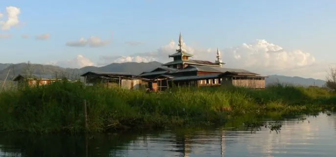 burma inle lake klooster