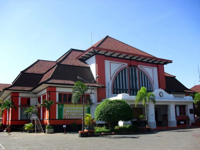 surabaya kantor pos