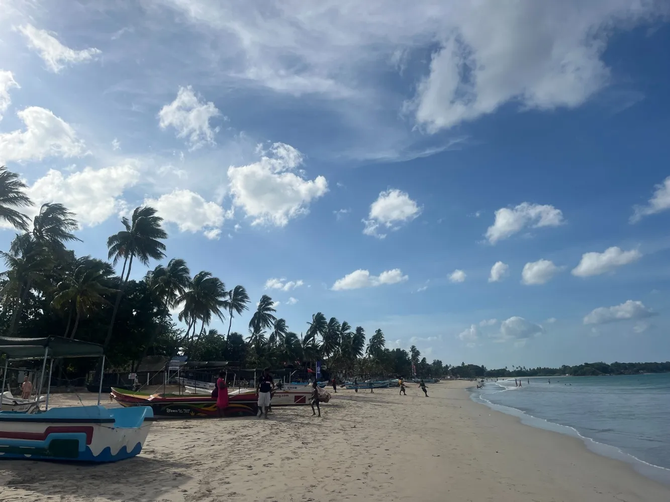Trincomalee strand boten zee vissen