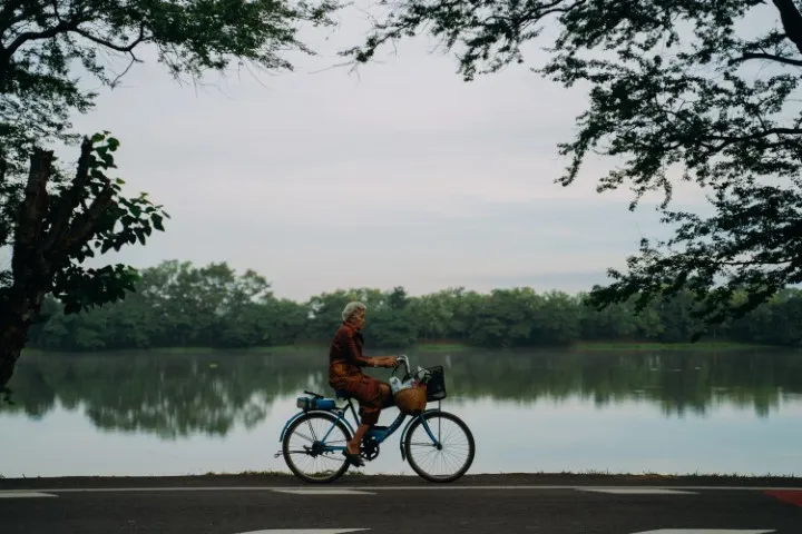 radfahren-in-der-umgebung-isaan-region-aktiv-thailand