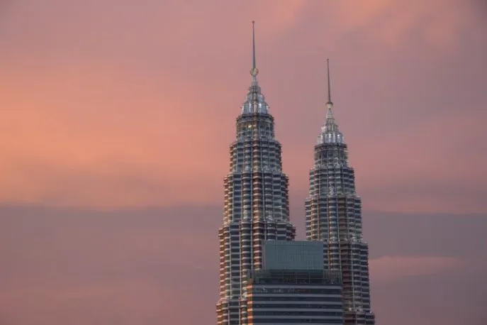 dimsum reizen rondreis maleisie petronas towers sunset
