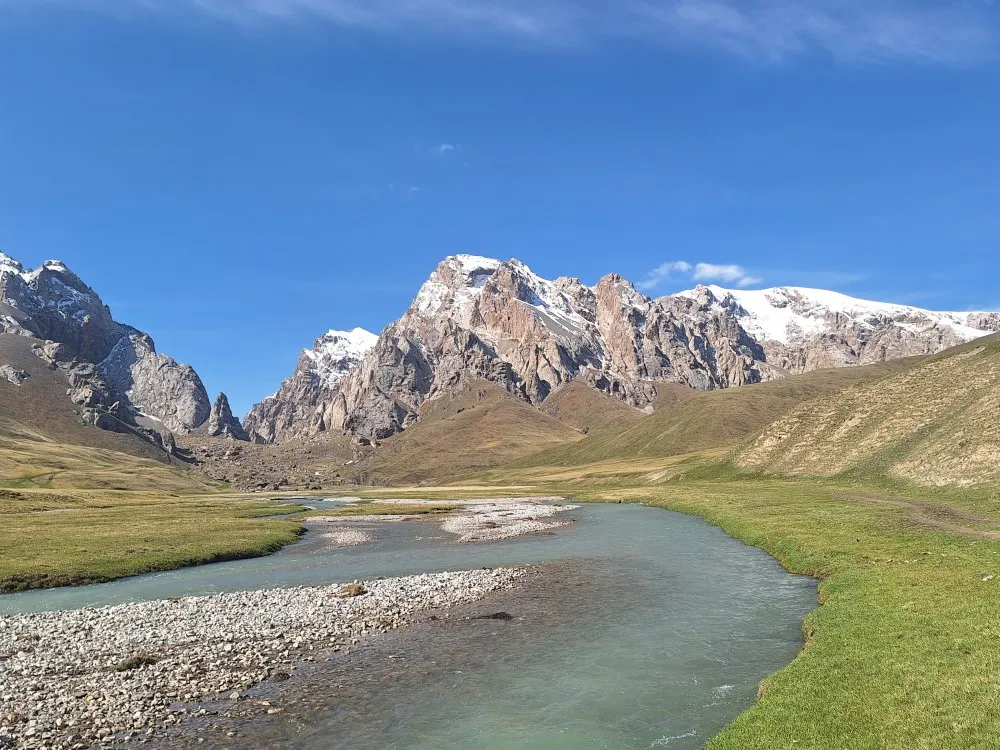 kel-suu-bergen-hiken-kirgizië-kok-kiya