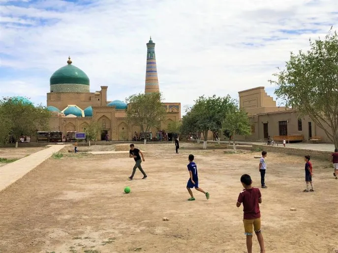 3 oezbekistan khiva voetbal